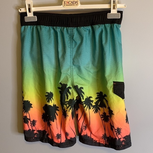 Boys Cat & Jack Board Shorts, good condition, size Large (12-14) - Picture 2 of 4